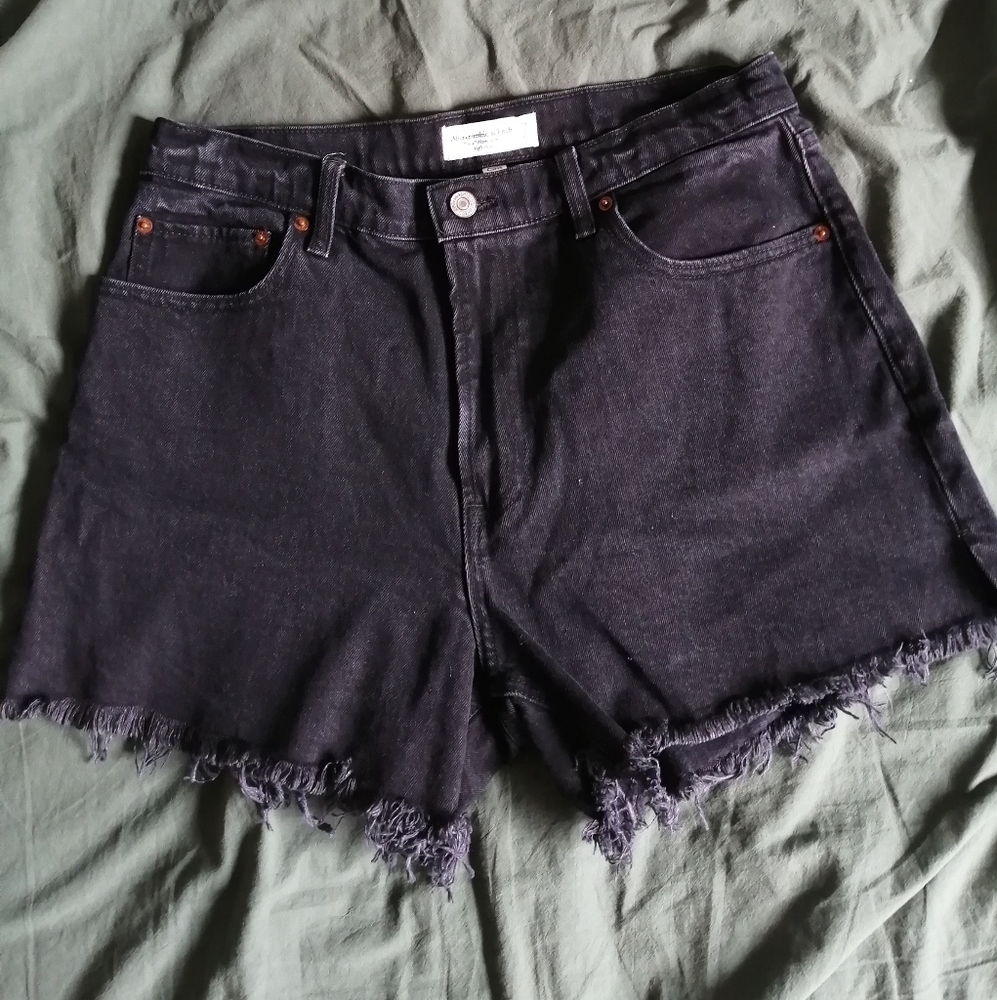 Abercrombie curve love mom short